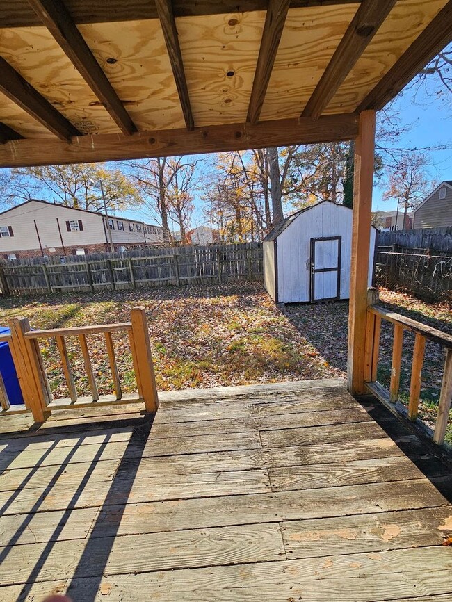 Building Photo - Adorable Three Bedroom One Bath House In T...