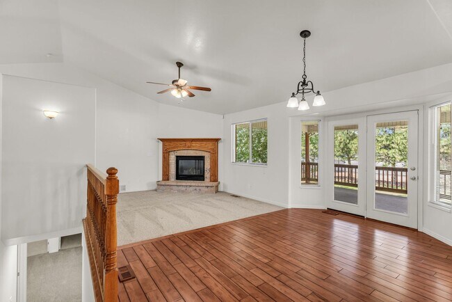 Building Photo - Spacious 5 Bed Kaysville Home with 3-Car Garage