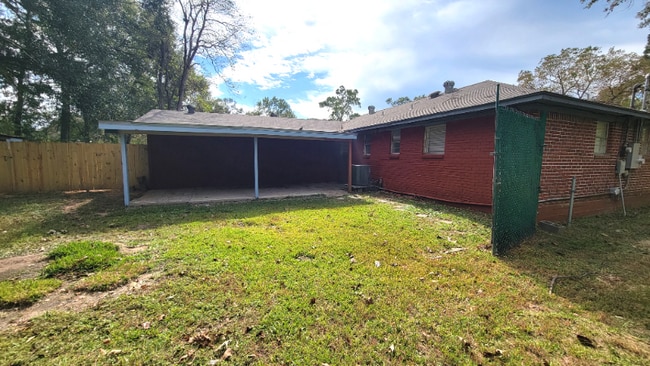 Building Photo - 2100 Hill Top Ct