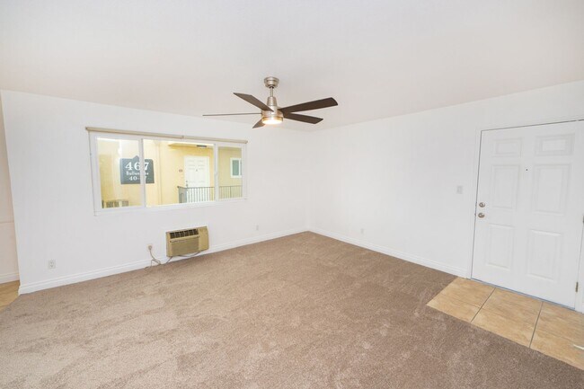 Building Photo - 2BR/1.5BA Condo! 2 parking spaces