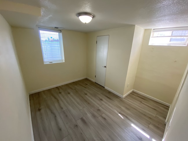 Building Photo - 742 Hazel Ct
