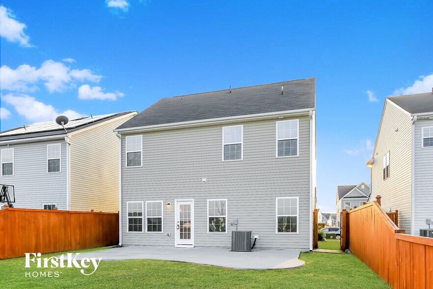 Building Photo - 820 Redbud Ln