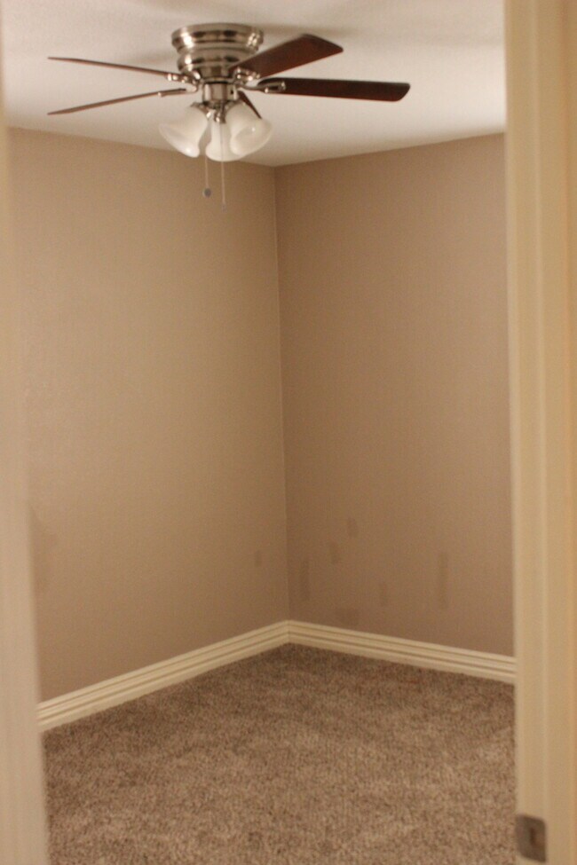 Building Photo - Ready to move in.....