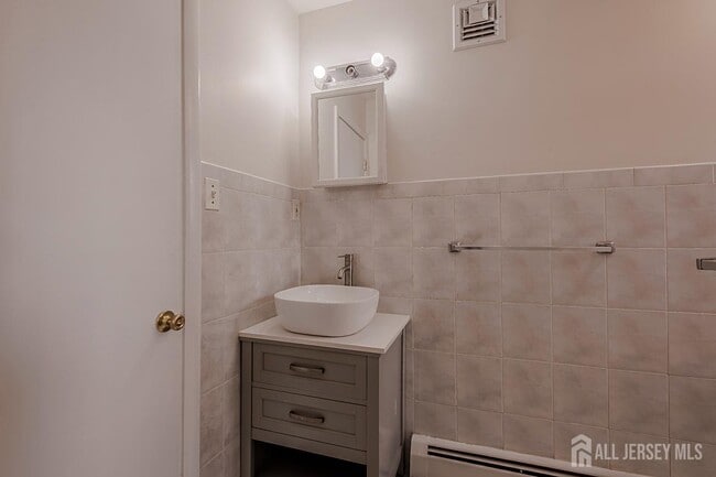 Building Photo - 253 9th St