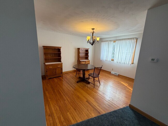 Building Photo - 290 Glenview Rd