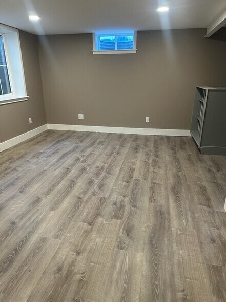 Building Photo - 309 W Hoover Ave