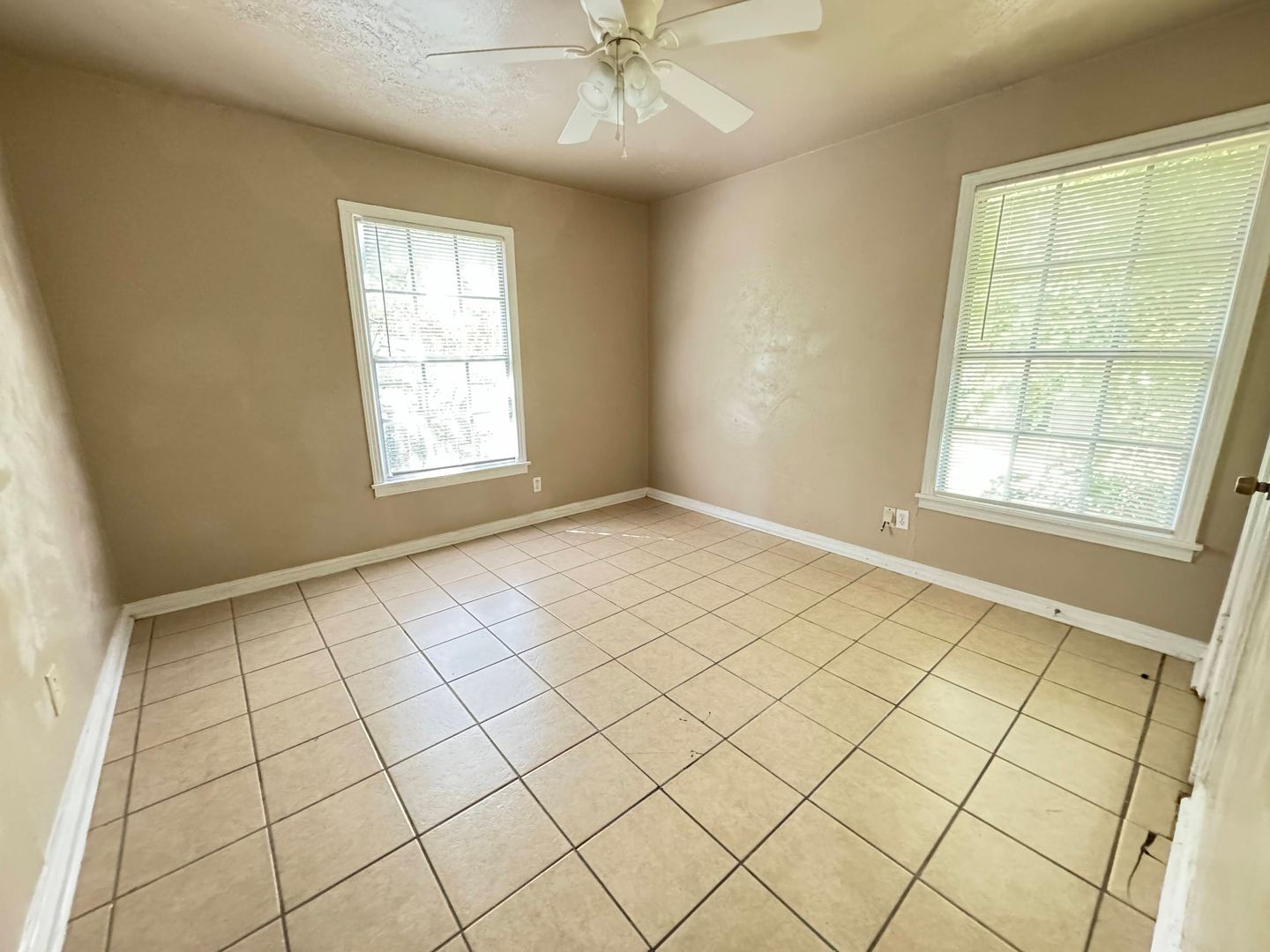 Building Photo - 912-912 Williamson Dr