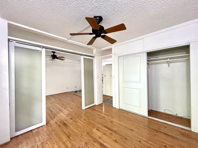 Building Photo - 1422 Heulu St