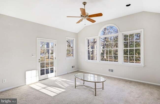 Building Photo - 9232 Forest Haven Dr