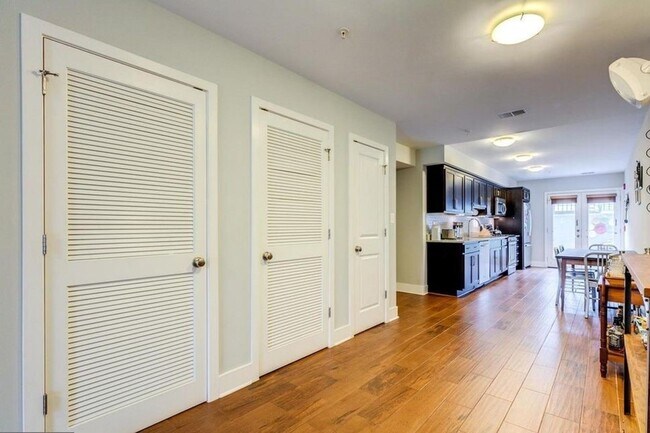 Building Photo - Amazing 2 Bedroom, 2 Full Bathroom 14th St Apartment with Secure Parking!