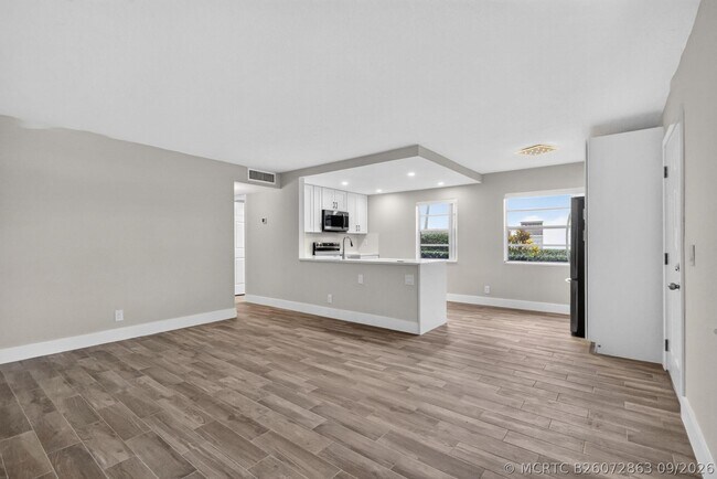 Building Photo - 770 Normandy Trail