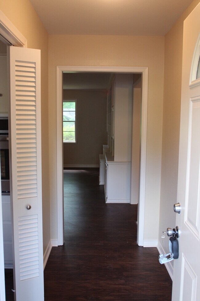 Building Photo - Updated 3 Bedroom in Tyler