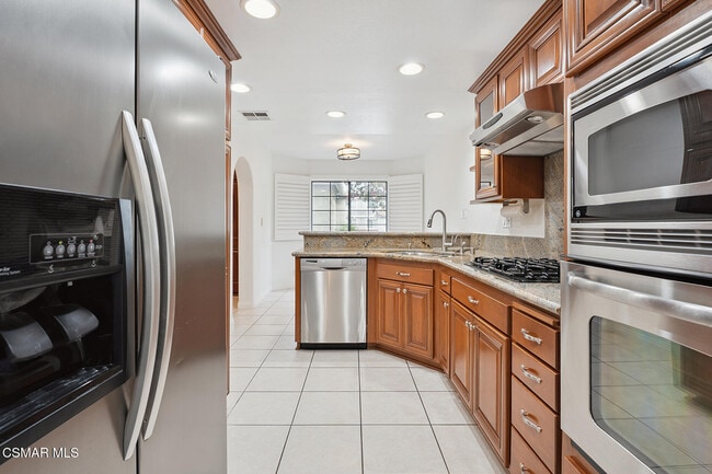 Building Photo - 29723 Strawberry Hill Dr