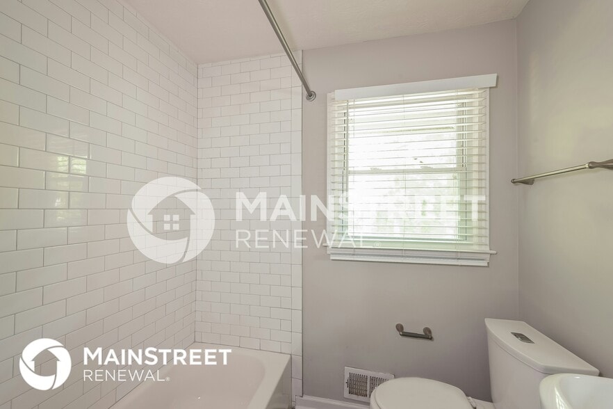 Building Photo - 2855 Hickory Cir