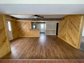 Building Photo - Cozy 2 Bedroom Home! Washer & Dryer Hookups! Large Deck! Spacious Yard!