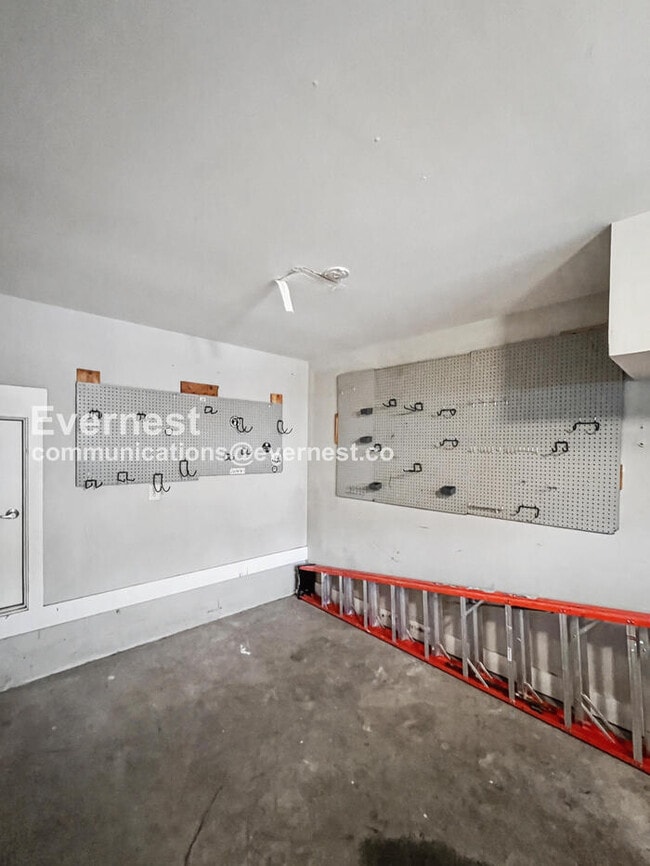 Building Photo - 1306 Pillow St