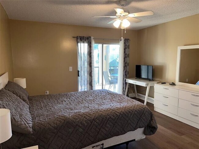 Building Photo - 4000 Crystal Lake Dr