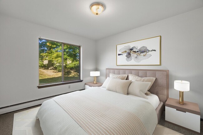 Building Photo - Large, updated, two bedroom available Febr...