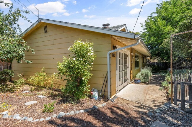 Building Photo - Charming 4-Bedroom Ashland Home with ADU, ...