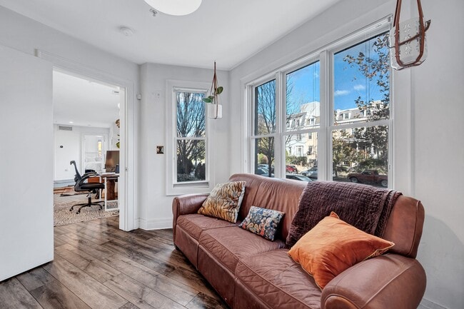 Building Photo - 1300 Park Rd NW