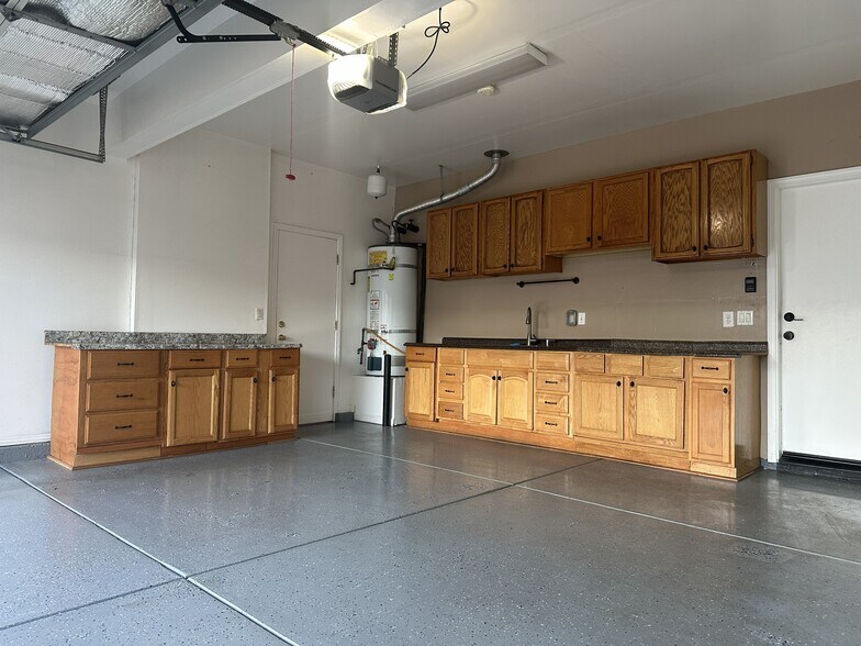 Building Photo - 5505 Claudied Way