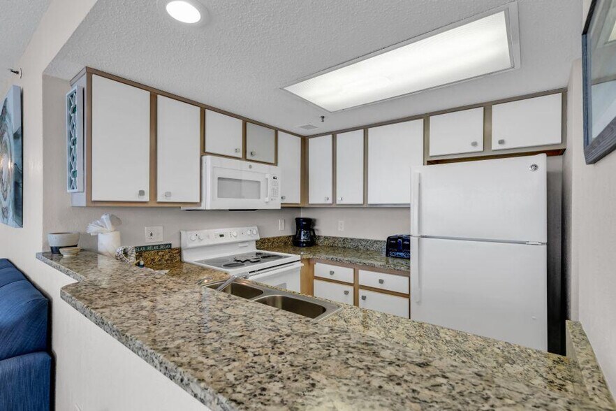 Building Photo - 1700 N Ocean Blvd