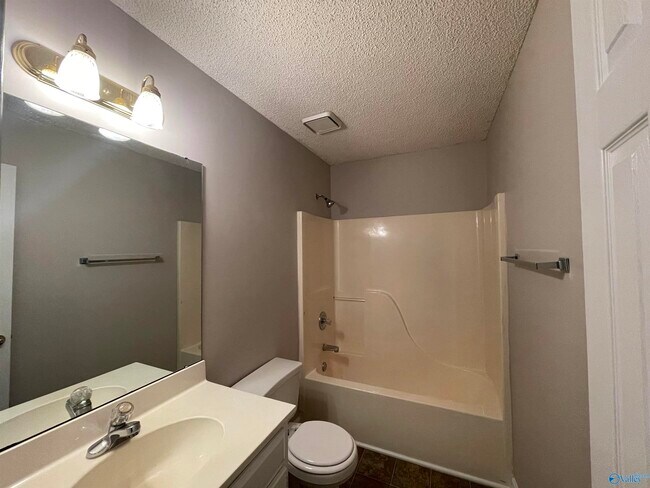 Building Photo - 100 Medicine Bend Ct