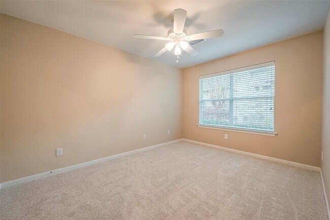 Building Photo - 134 E Foxbriar Forest Cir