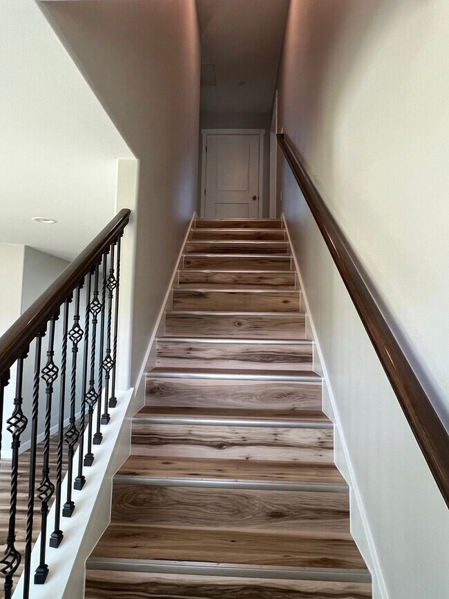 Building Photo - New Duplex fro Rent