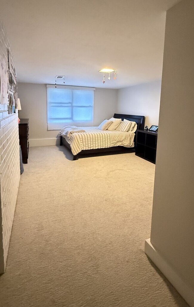 Building Photo - Beautiful & Bright! Sunning Council Crest Home W/ Exceptional Outdoor Sitting/Entertaining Areas!