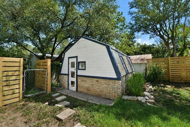 Building Photo - 1008 Milam Pl