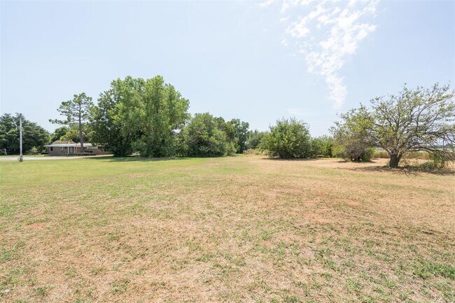 Building Photo - 2200 US-81