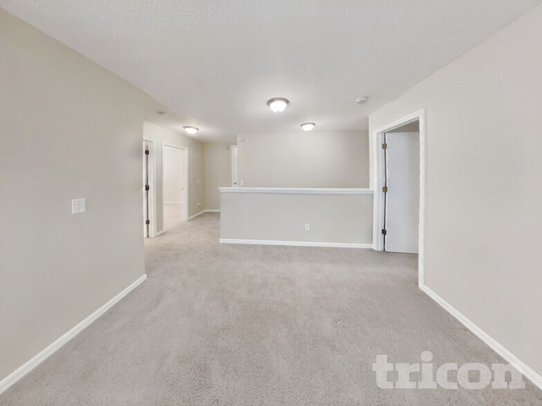 Building Photo - 10908 Golden Silence Dr
