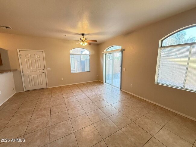 Building Photo - 2150 E Bell Rd