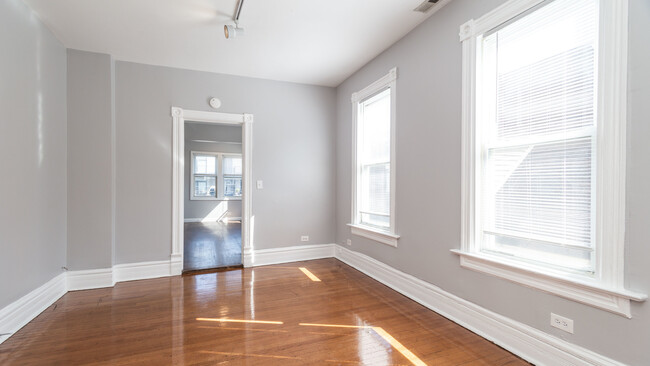 Building Photo - 1148 W Addison St