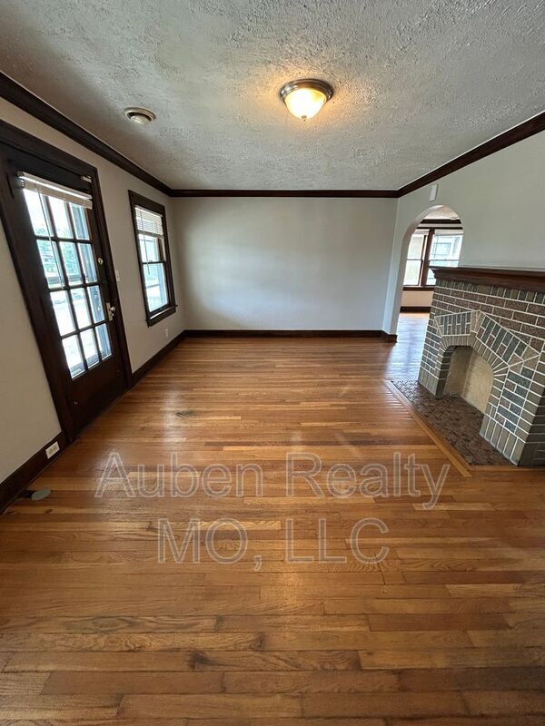 Building Photo - 5432 Harrison St