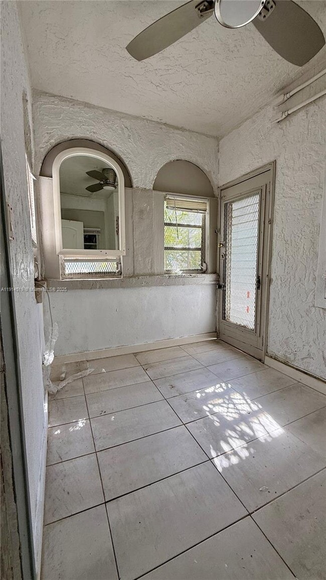 Building Photo - 444 SW 10th Ave