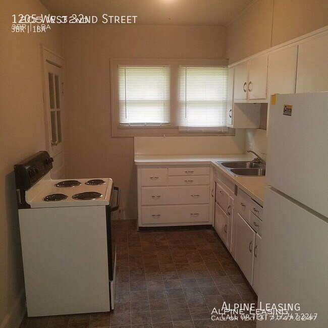 Building Photo - 1205 W 32nd St