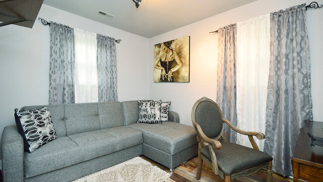 Building Photo - 407 Mors Ave