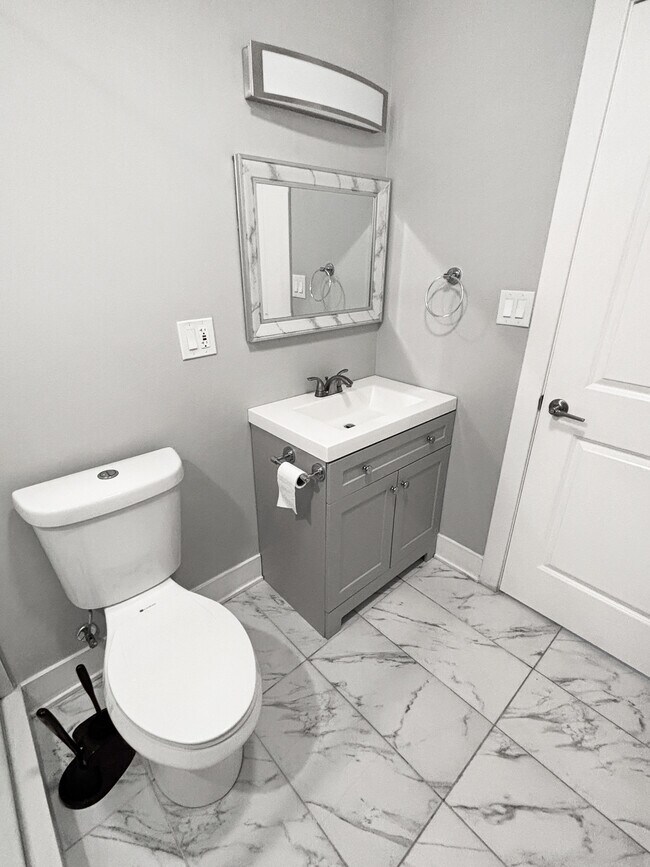 Building Photo - 1634 W Cermak Rd