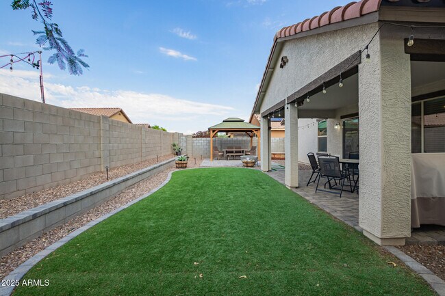 Building Photo - 17192 W Pinnacle Vis Dr