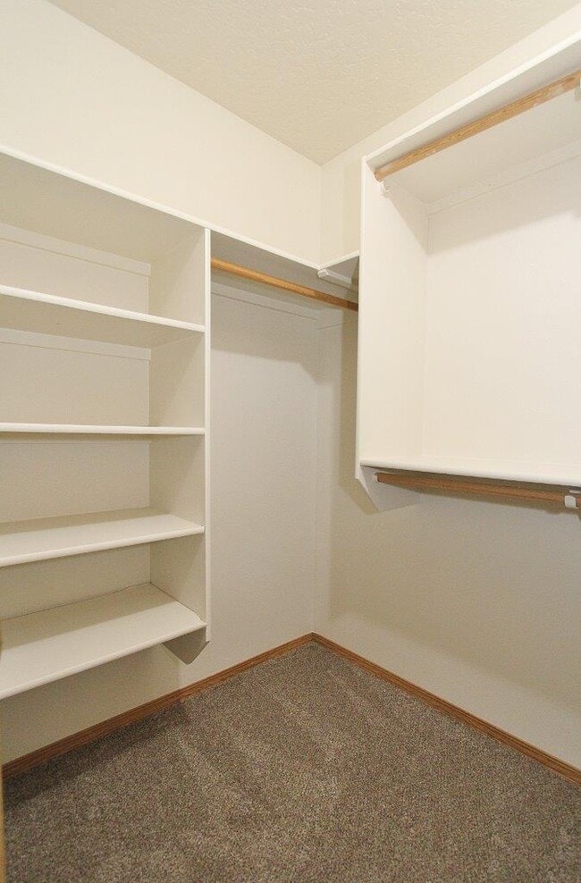 Building Photo - 978 Johnson Dr