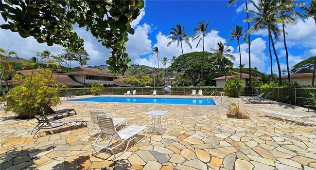 Building Photo - Renovated Tropic Gardens Town House for rent!