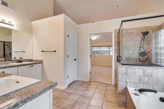 Building Photo - 3937 Valley View Ln