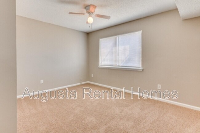 Building Photo - 2822 Thomas Ln