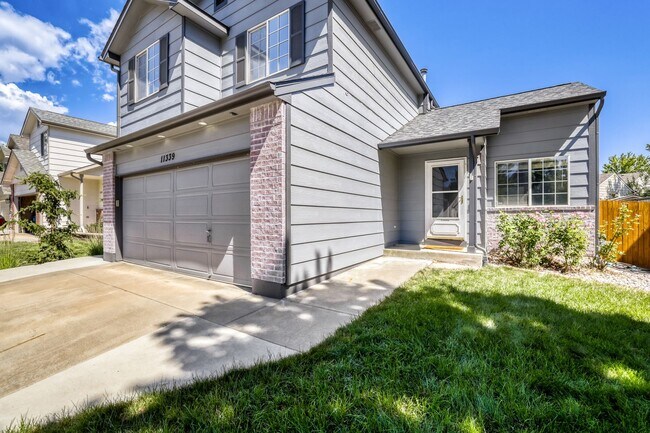 Building Photo - Evolve Real Estate: Meticulously Upgraded 4 Bed 3.5 bath Entertainers Dream - Available NOW!
