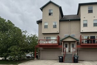 Building Photo - 223 NE 45th Ln
