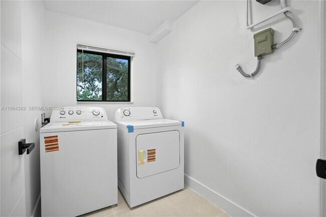 Building Photo - 5823 NW 30th Ave