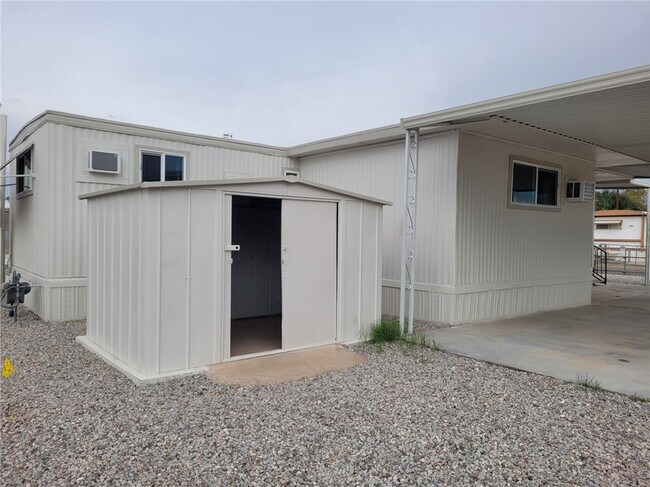 Building Photo - 620 Silver Ln