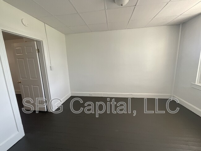 Building Photo - 927 Hay St